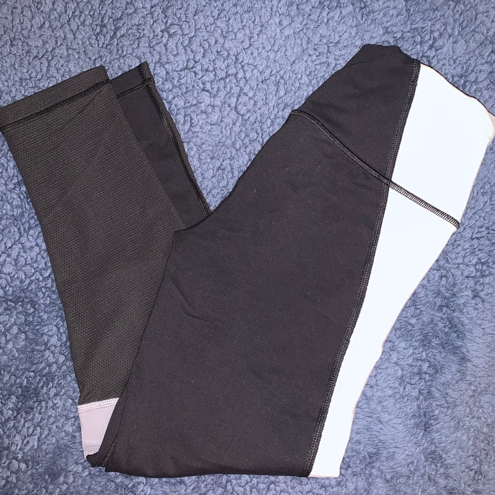 Victoria’s Secret knockout capri leggings